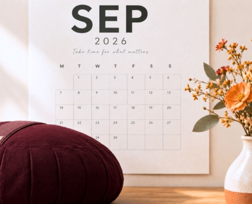 Calendrier de septembre 2026 et coussin de méditation, programme 2026-2027 du centre Pleine Présence Lyon